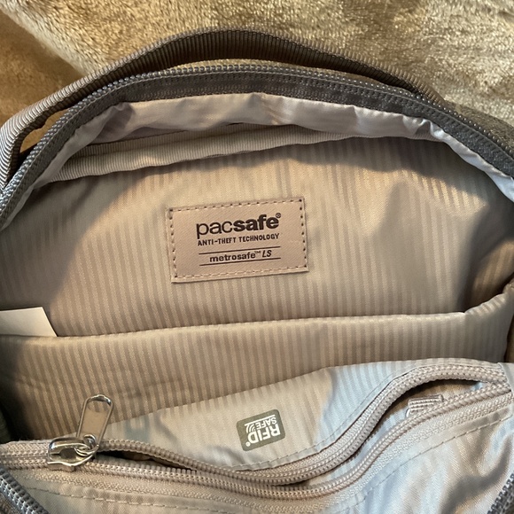 Pacsafe - Picture 4 of 6